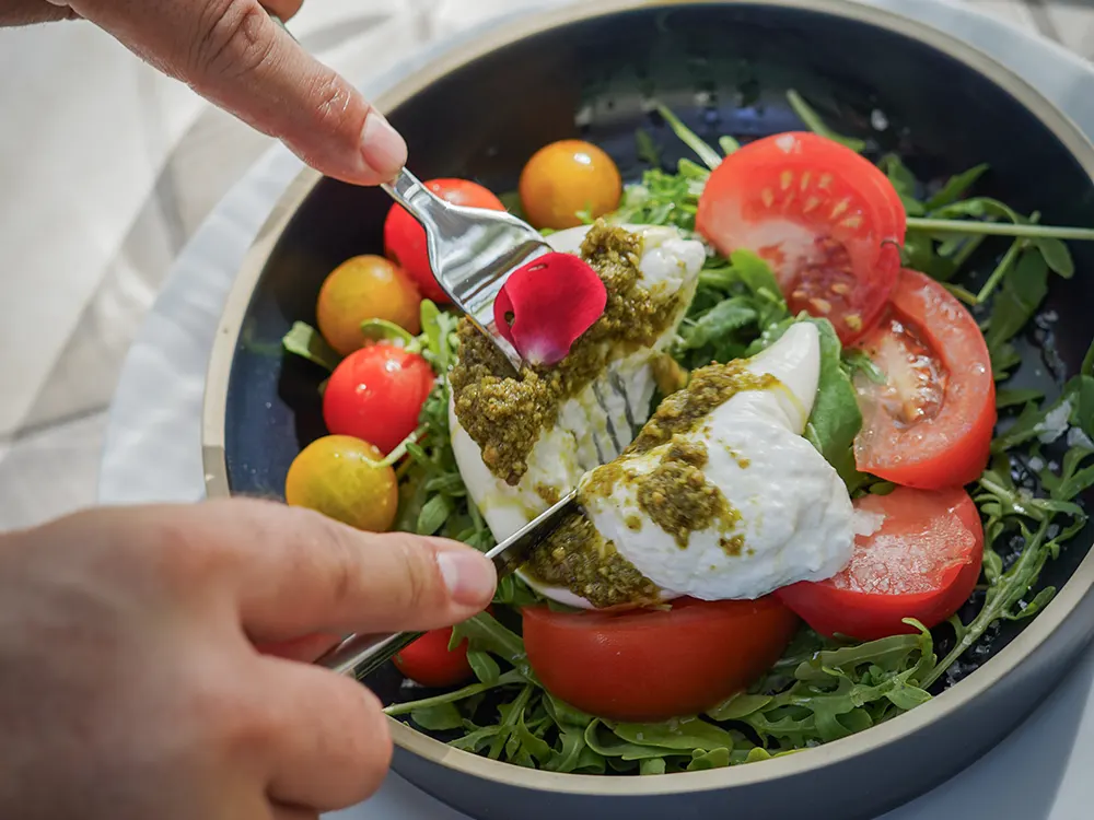 Ensalada con burrata Restaurante Es Passarell